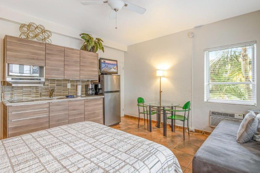 Mantell Plaza Apartments マイアミビーチ エクステリア 写真