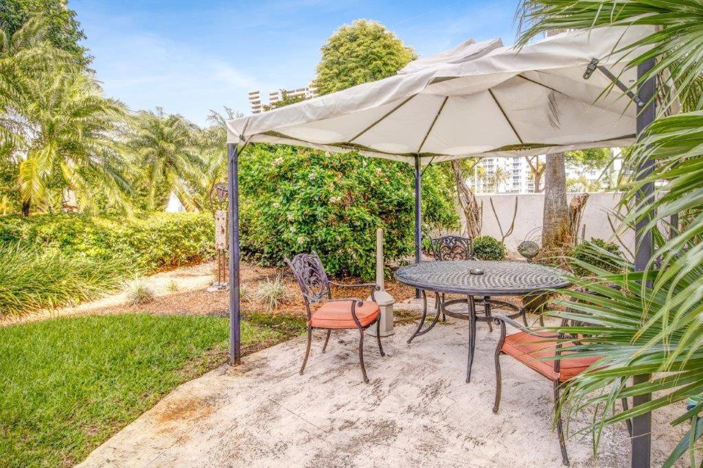Mantell Plaza Apartments マイアミビーチ エクステリア 写真